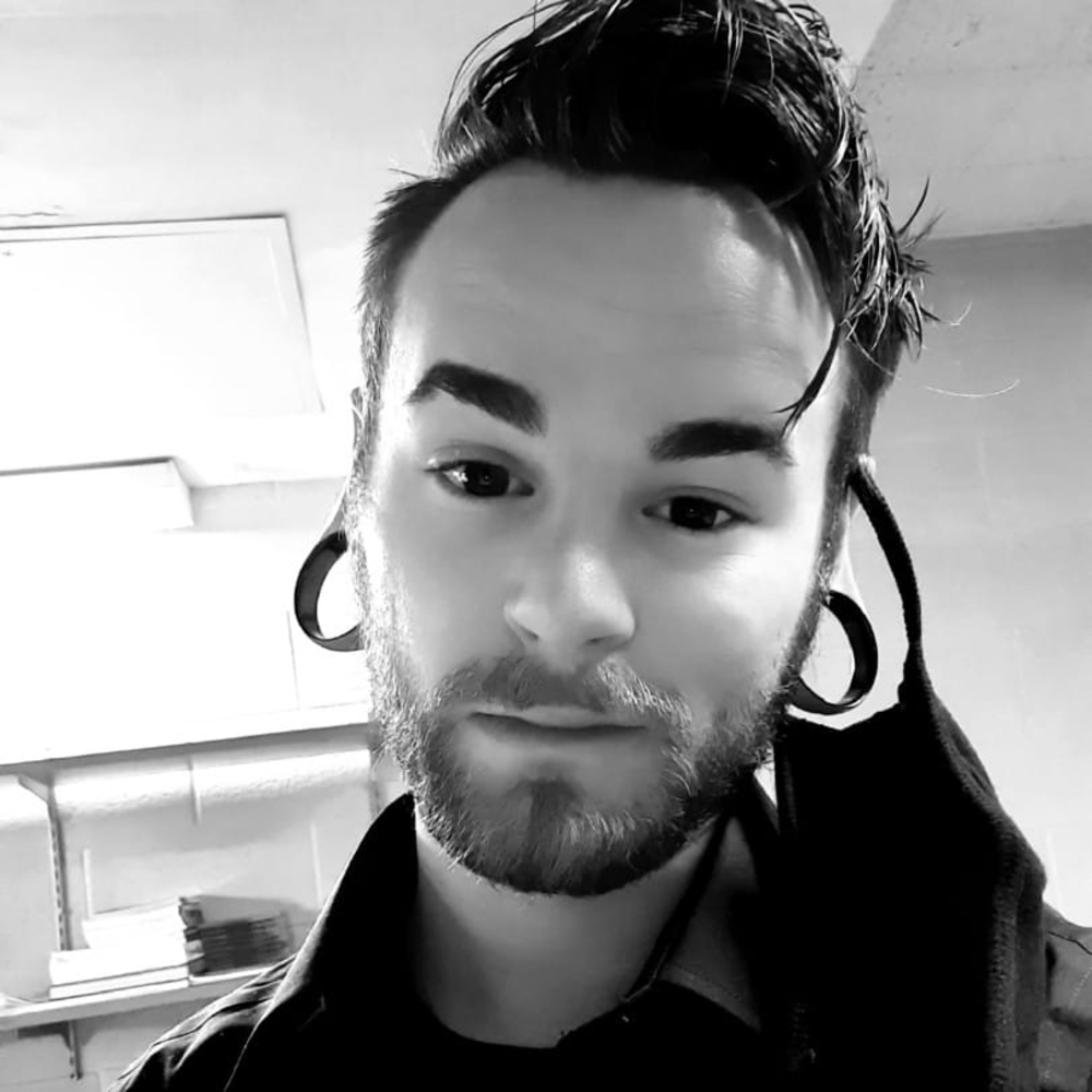 Meet your Posher, Ethan